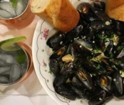 Mussels with bread and two iced drinks.